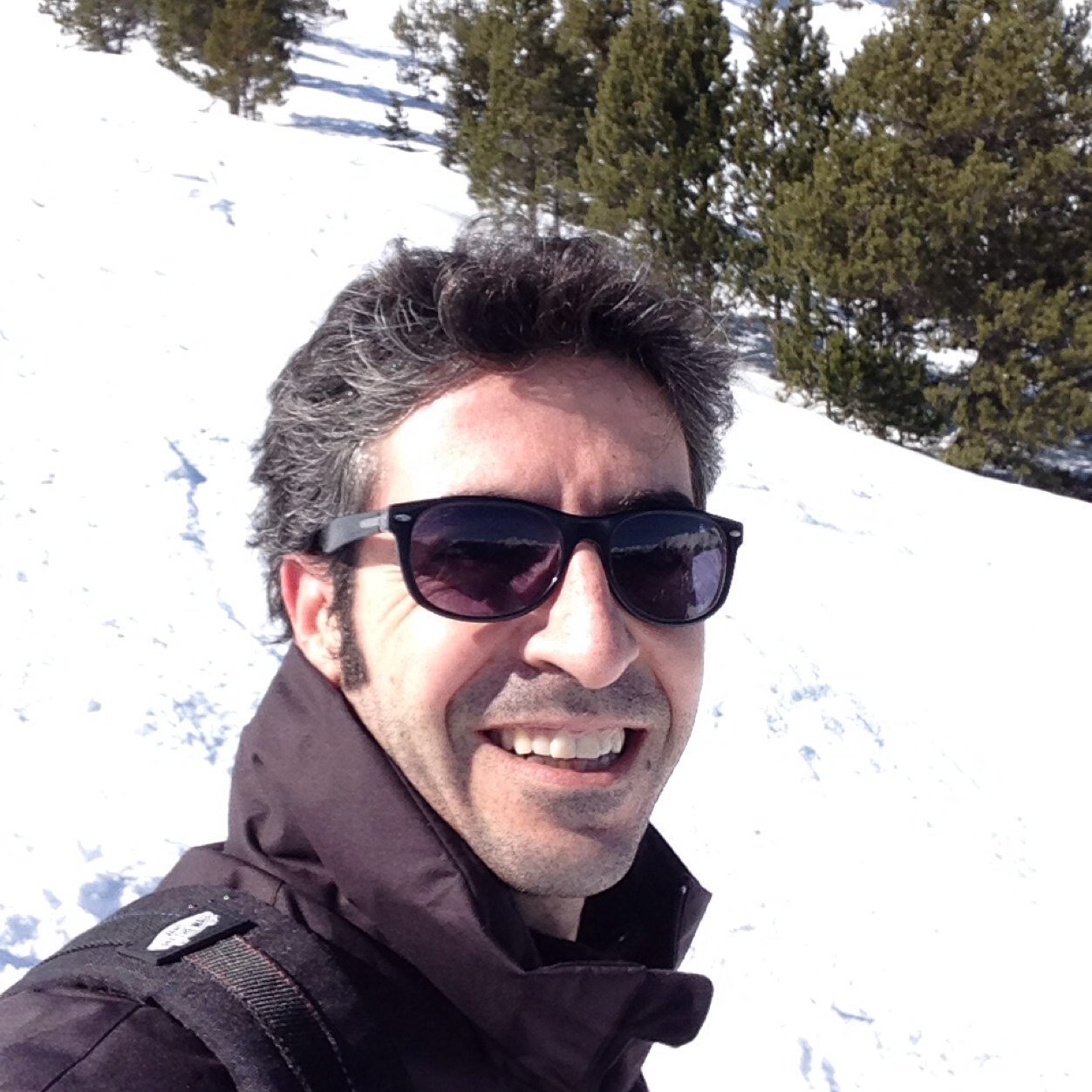 I love start-ups, entrepreneurs, stratocasters and Spanish guitar virtuosos. I love my family.... Opinions are mine