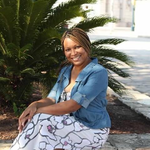 lynsterling's profile picture. 