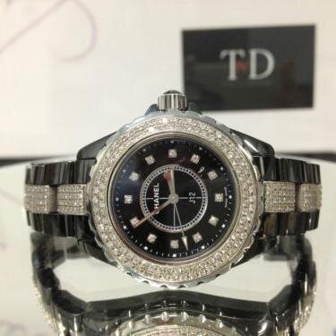 We sell all sorts of items starting from High-brand watches, chains, rings, all sorts. Ending with few electronical items such as IPhones and Ipads.