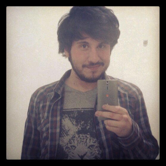 Pianista y guitarrista de MPOLE. Enamorado de Justice y Daft Punk. DJ (ocasionalmente)