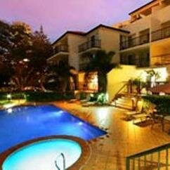 Tucked away at the end of Peninsular Drive in Surfers Paradise, Sunset Island Resort offers 4 star boutique style apartments in the heart of the Gold Coast.