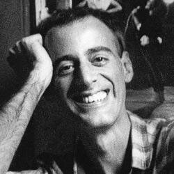 Amor não resiste a tudo, não. Amor é jardim. Amor enche de erva daninha. Amizade também, todas as formas de amor.

(Caio Fernando Abreu)