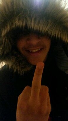 YastonTropik's profile picture. 