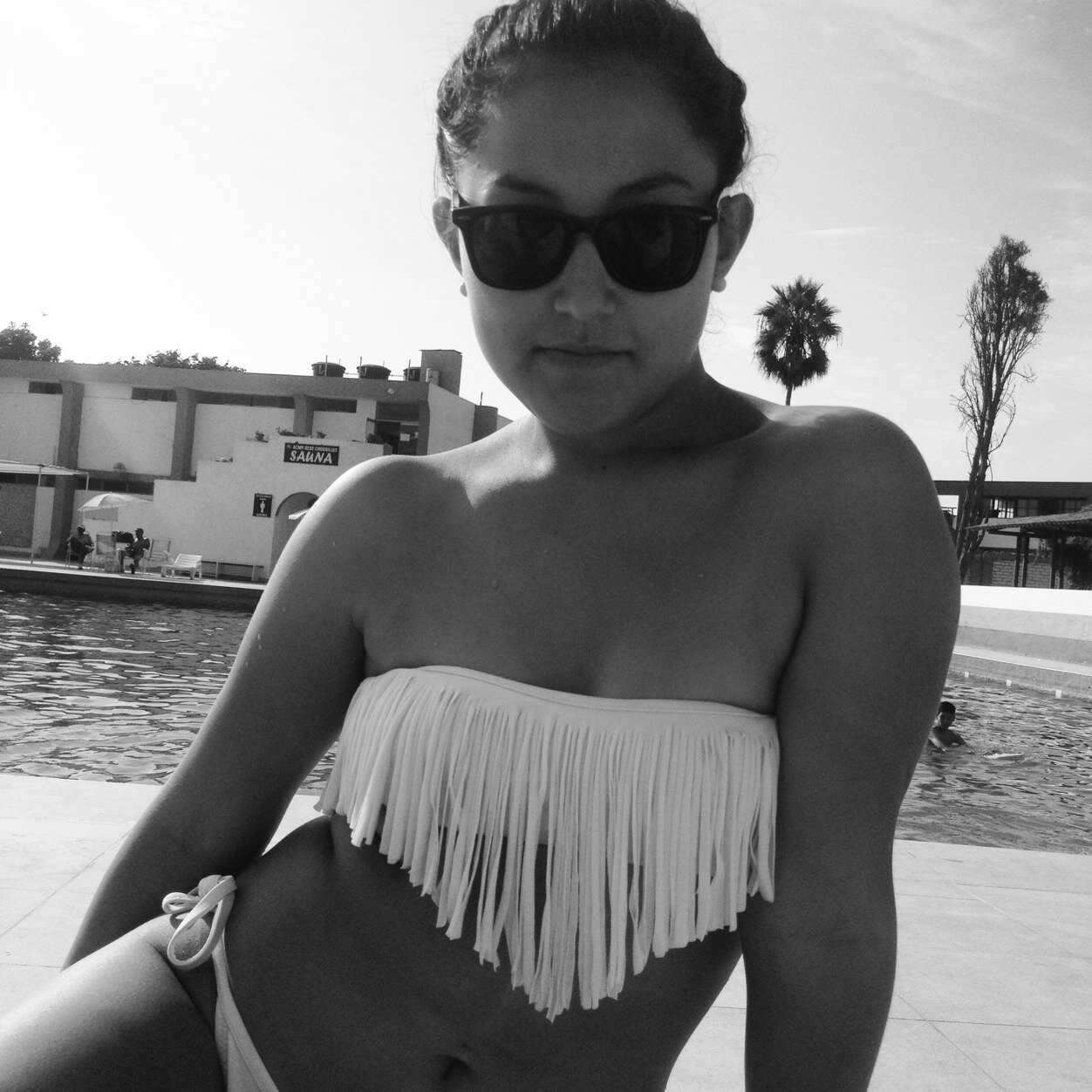 La felicidad no depende de lo que tienes o lo que eres, únicamente se basa en lo que piensas. - Buddhaa