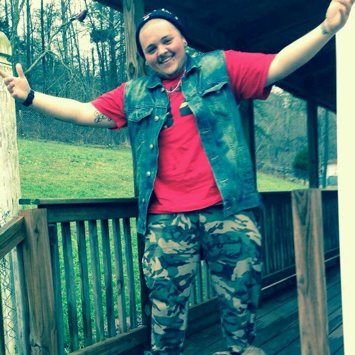 Garrett_19_IG- itzyaboigarrett_ follow me !