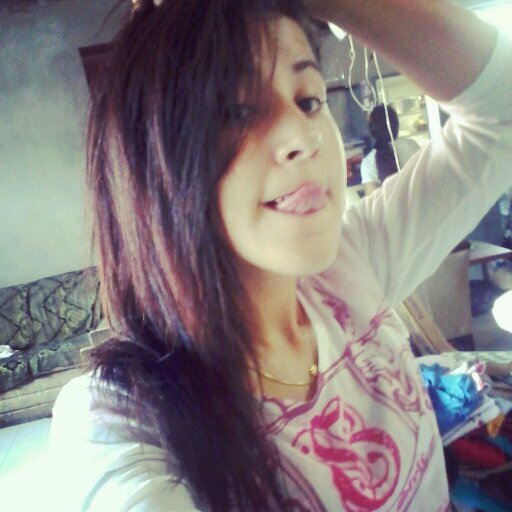 Just Live. 
quem conhece sabe as loucuras da menina