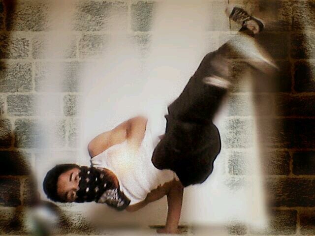 I'm 16, Im a hip-hop dancer, I'm fun to hang with, but my life is about dance an I'm actually living my dreams:) (3-18-14)3
