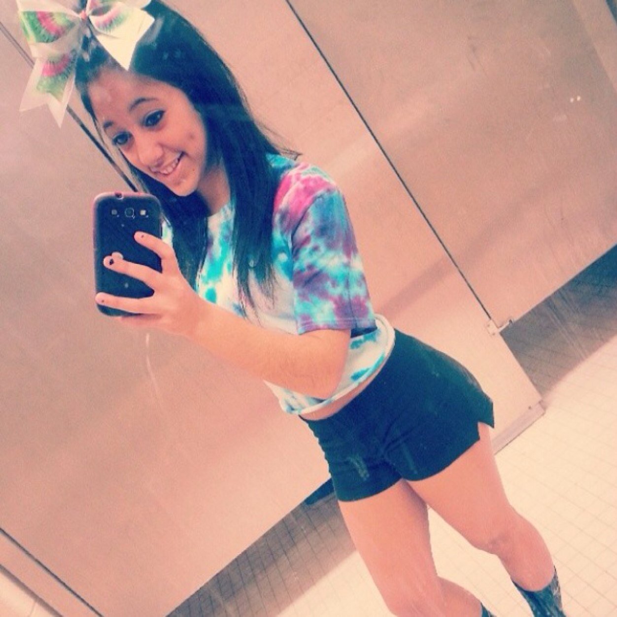 14 year old girl!! Follow me ima boss. 
Birthday: April 23