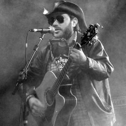 charlesbusker's profile picture. Artista de rua de Porto Alegre que toca clássicos do rock na Praça da Alfândega, Brique da Redenção e em eventos sociais e empresariais.