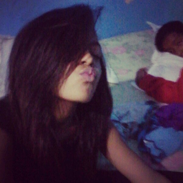 Tenho 12 anos sou fã da selena gomez one direction e demi lovato