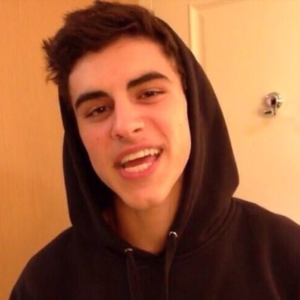 HII I GAVE YOU A FREE FOLLOW PLS FOLLOW MY MAGCON FRIEND @FORGXIER