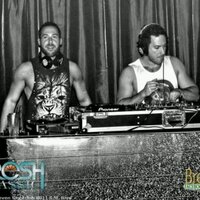 The Perry Twins (@perrytwins) 's Twitter Profile