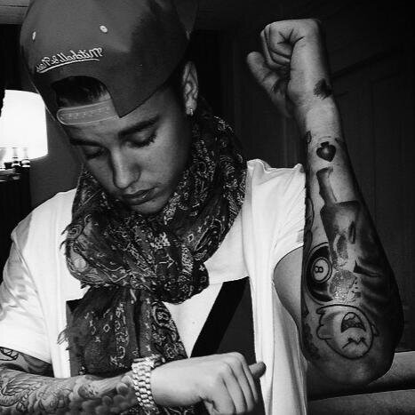 bizzlefake's profile picture. Bound in space lost in time.