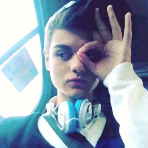 mi sueño realmente es conocer Abraham mateo yo soy una abrahamer de mucho corazón y estoy dispuesta a conseguir mi sueño de conocerlo te amo Abraham mateo   ❤❤❤