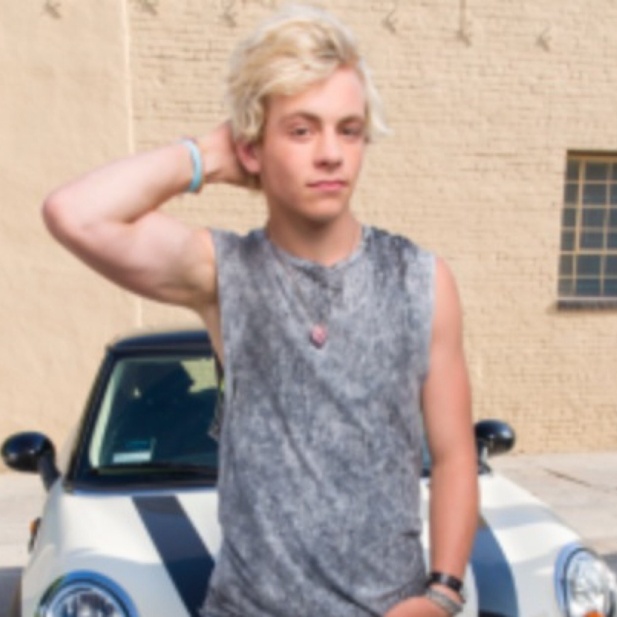 Hiiii this is a fan page and i am quite close to Ross so if you follow me i can get him to follow you! He loves his fans!