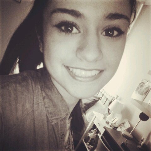 CarlRG99's profile picture. 14. Malagueña. Serás feliz me dijo la vida, pero primero te haré fuerte. QUIERO MUCHO A MI HERMANA3