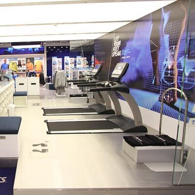 Asics clearance canary wharf