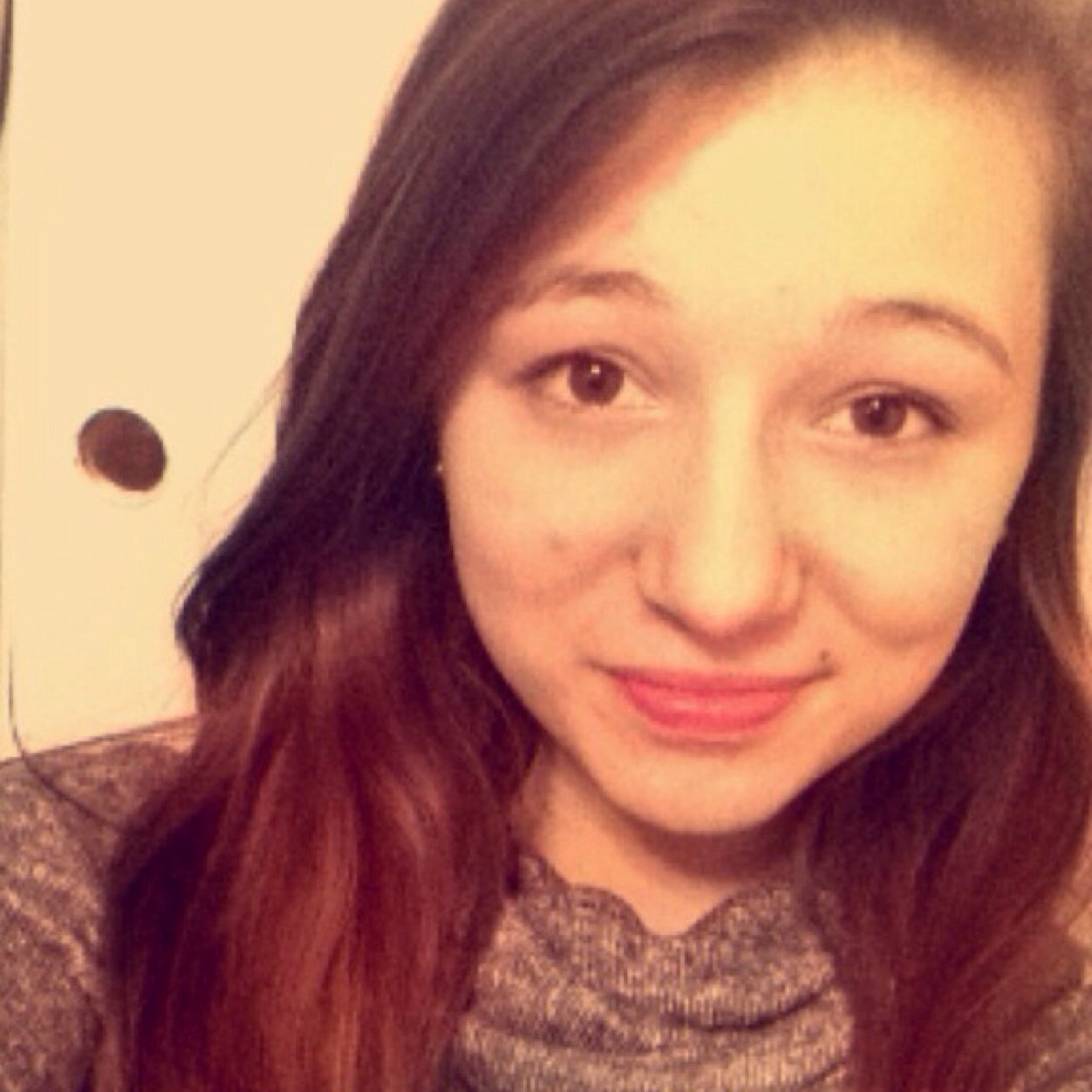 Canadian gurl, 13... cheerleader and winter lover :) 3