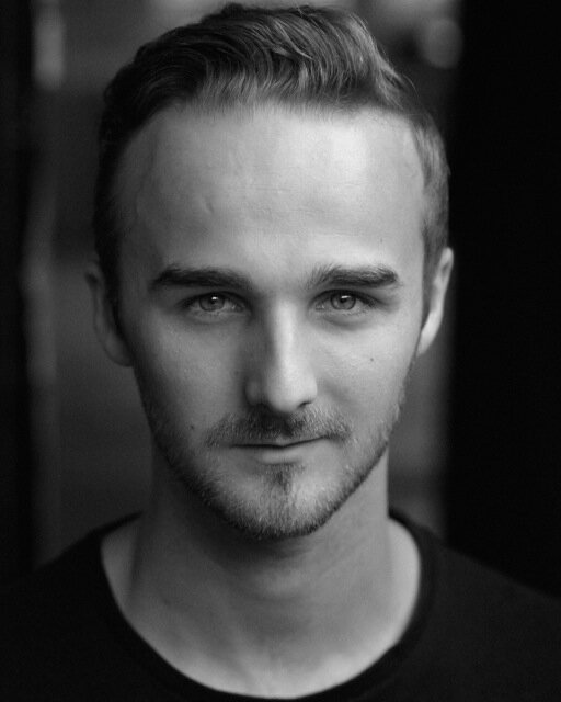 Actor
Trained at Birmingham School Of Acting
Spotlight: 9975-5616-1861
Email: Stubates@mac.com