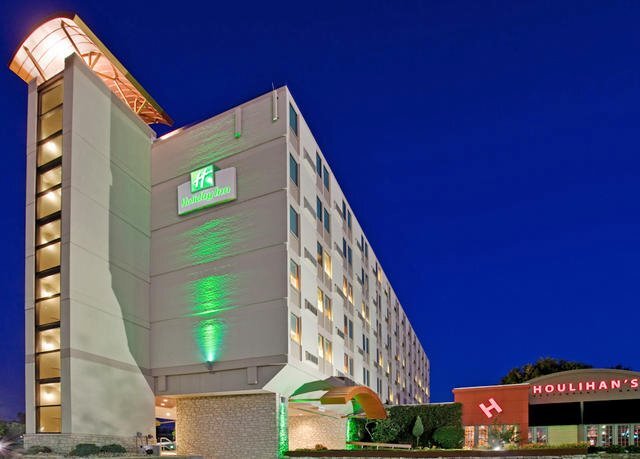 Our Holiday Inn® at the Campus hotel is directly across the street from the Kansas State University campus and just a few blocks away from Aggieville.