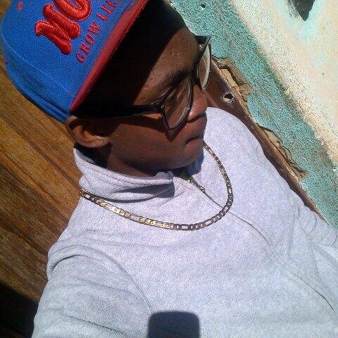 Kind,special,smart,hyperactive, love chatting I'm an addiction to typing and a MIC PSYCO on the beat