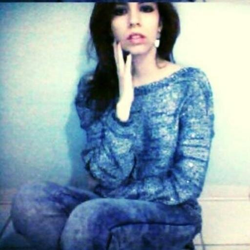 Bonjour! Je m’appelle Letícia, je suis brésilienne. 18 ains.Leonina.Corinthiana.Direito. :)