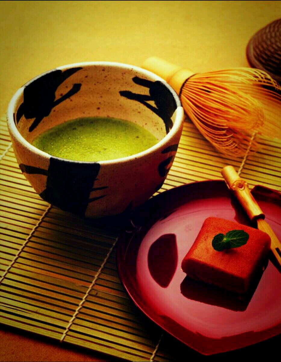 今年で創部66周年となりました学内茶道部です。火曜日と金曜日にそれぞれが空きコマでお稽古をしています。初心者経験者、学年問わず大歓迎です！見学もできますので入会、見学希望の方はお気軽にDMをください🍵 （返信にはお時間をいただく場合がございます）