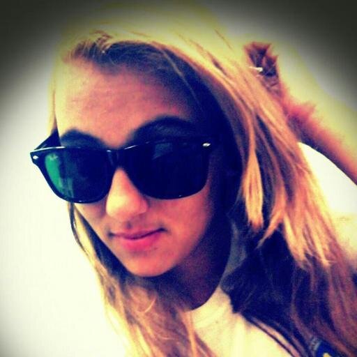 • Sou o fruto proibido,o αtαlho pro pαrαiso, sou tuα αnjα mαlvadα teu sonho αcordαdo,sou α respostα prα tuα questαo, sou teu desejo,tua doce ilusão.