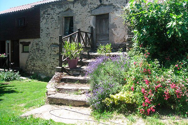 Un gîte en Aveyron, une piscine privative, deux chevaux rien que pour vous, quatre VTT... le rêve!