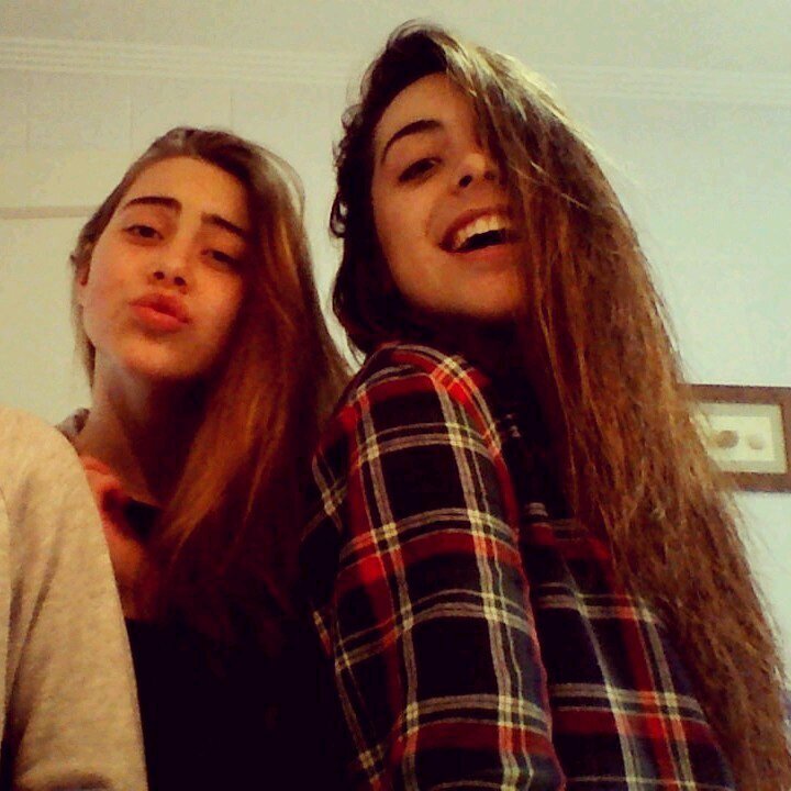 Ni la persona que aparenta ser lo mas buena lo es. Odio las mentiras. La familia y los amigos lo primero. Yecla-Murcia-Madrid