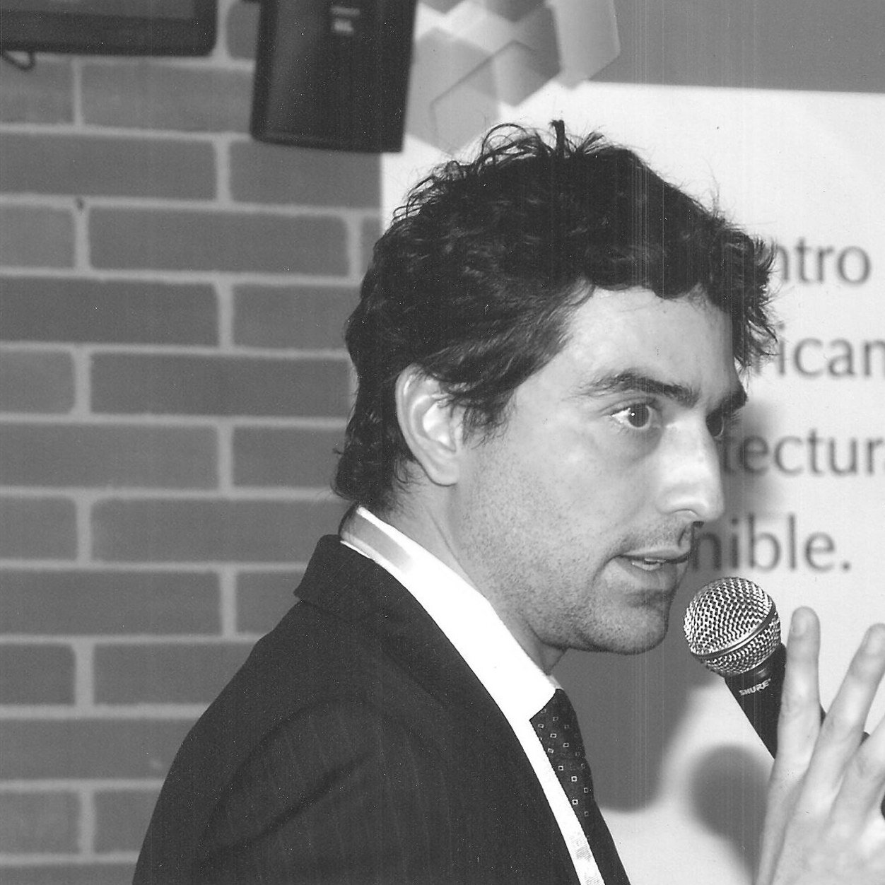 Arquitecto, especialista en Gestión Estratégica de Diseño. Subdirector de Gestión de Paisaje y Patrimonio en la Agencia App. Consultor y docente UPB, USB.