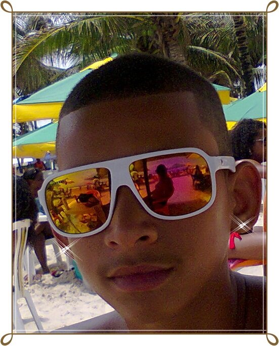 Era Uma PesSoa Igual  A Cem Mil Outras PesSoaS. Mas Eu Fiz Dela Um Amigo E Agora Ella E a Unica Do MundO