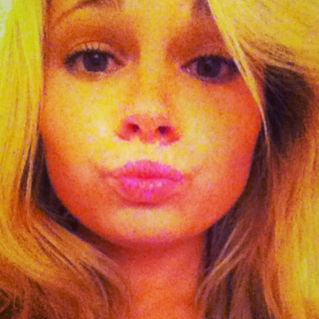 llebpmaceitak's profile picture. nurse. professional blonde. sushi enthusiast. starbucks worshipper.