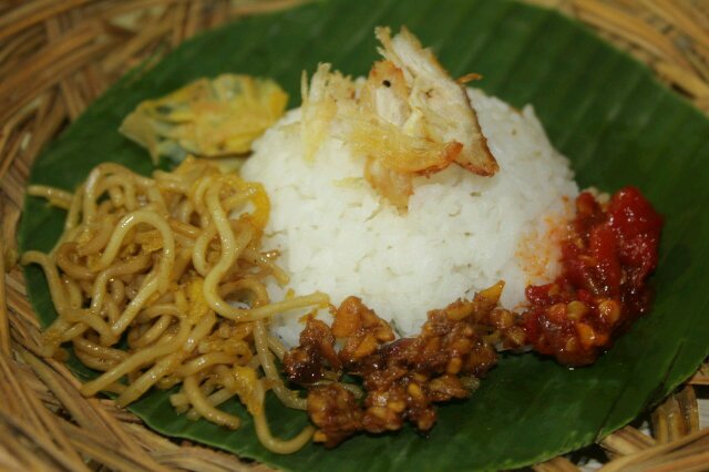 Angkringan Pawon Pal 7 Cita Rasa asli Nusantara Jl. A.Yani KM.7 depan pasar ahad FOOD SQUARE BANJAR Lt. 1 sedia nasi kucing & aneka lalapan 0511-428.28.85