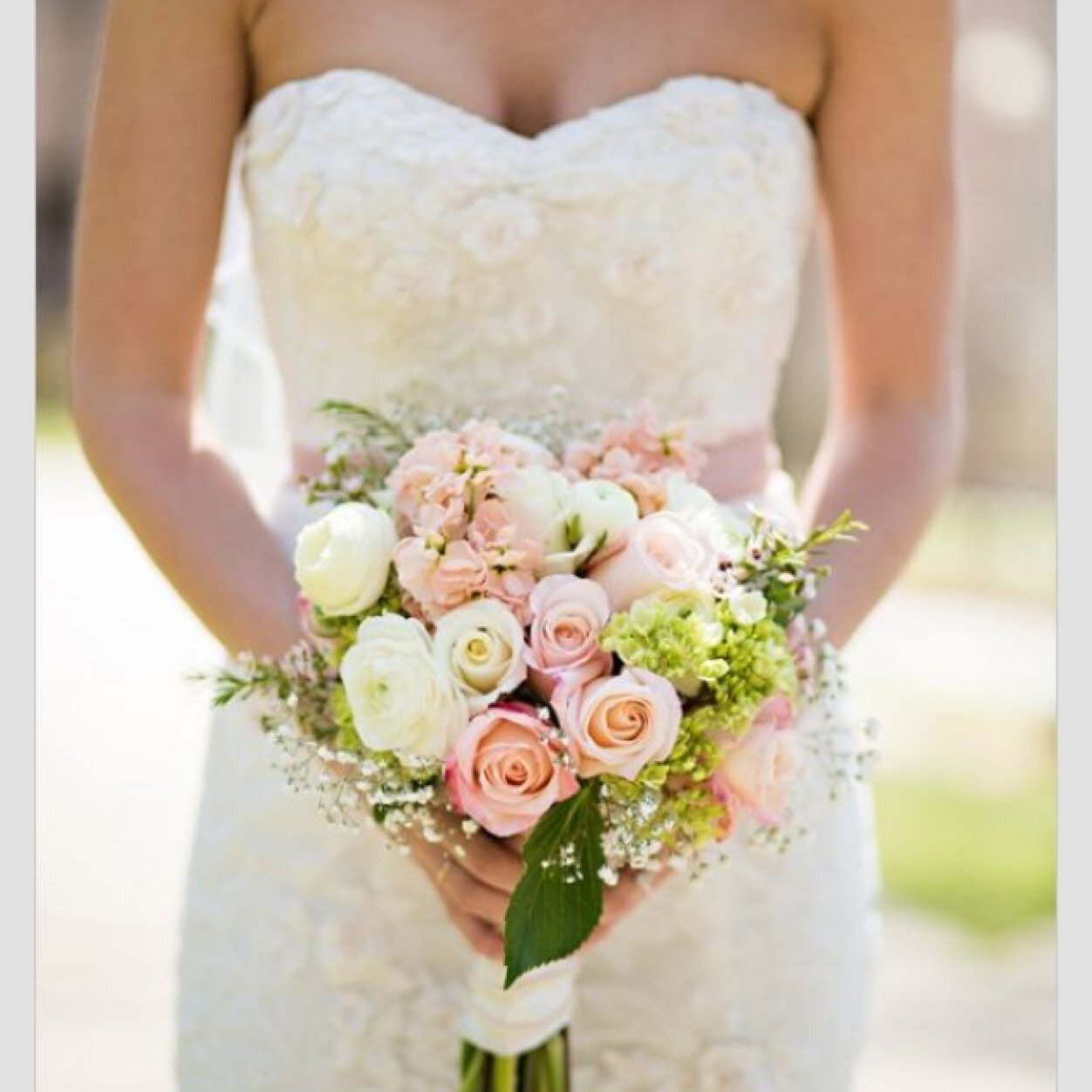 Destination wedding planning and floral design for the Carolinas and beyond.