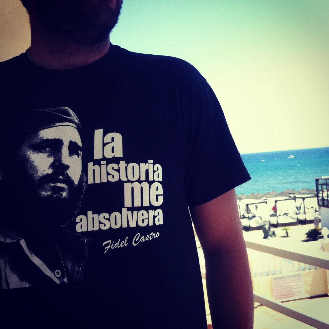 Getafense, republicano, antifascista y revolucionario. Coordinador de Jóvenes de Izquierda Unida Getafe. La historia es nuestra y la hacen los pueblos.