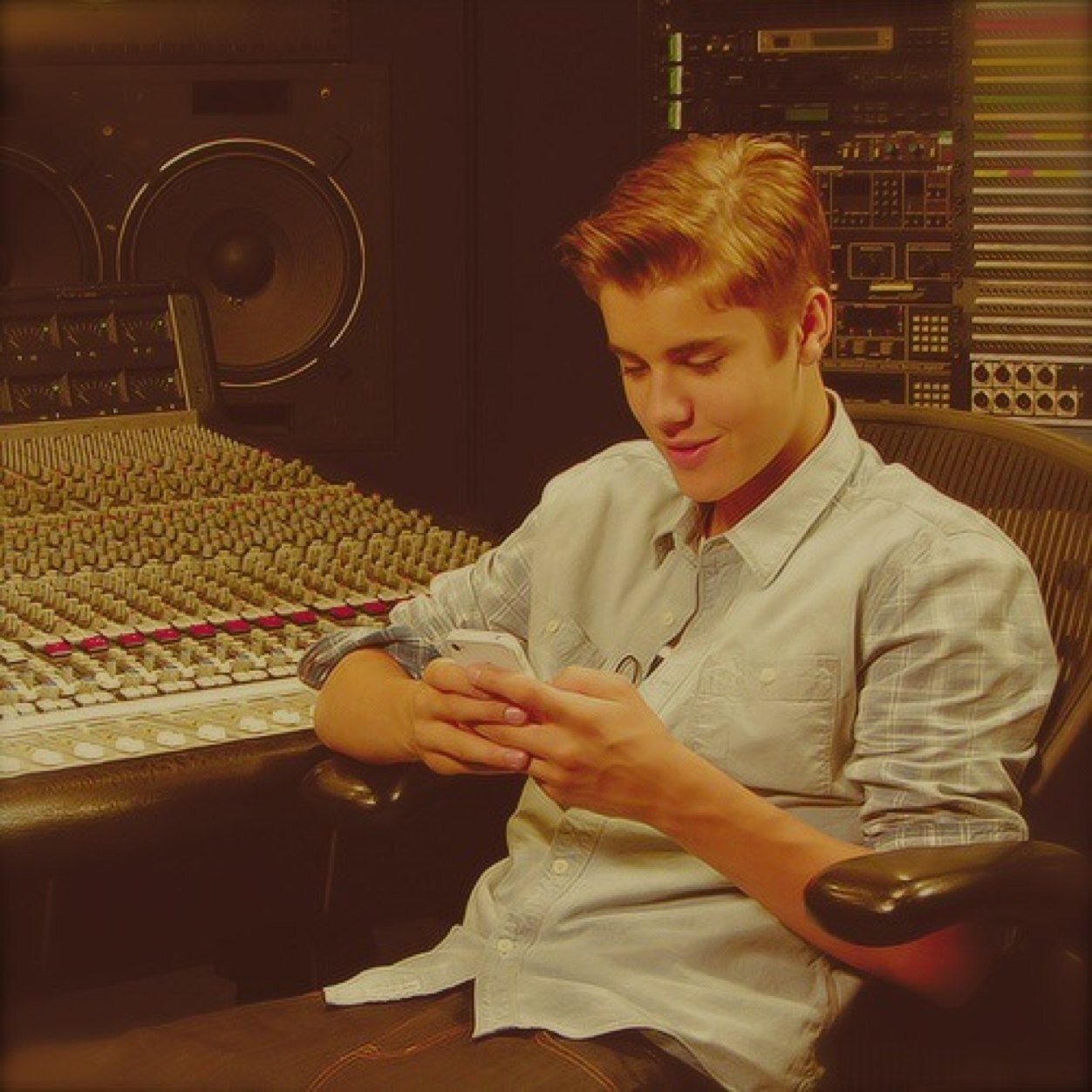 Celcbritics's profile picture. The love is ours to make so we should make it.- Jhene|| Justin is my life. I follow back.