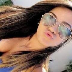 A parte colorida  da sua vida preta e branca :3