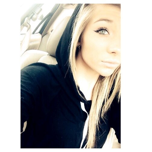 I work hard, you work at the mall!C A L I F O R N A   |      S E V E N T E E N  |  Single&Not Looking  | Married to the game | I'm the Princess♥