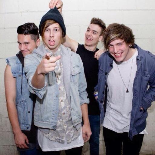 First Spanish account to support @ForeverEndsHere follow them on twitter! @jacksonendshere @lukeendshere @kaneendshere @mavendshere 1/4+Band Acc