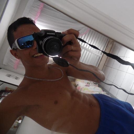 Dizem que me pareço com o Cristiano Rolnaldo,jogo que nem ele,mas eu não tenho a personalidade dele
Mas eu sou meio romantico
Vivendo no futebol extremo!