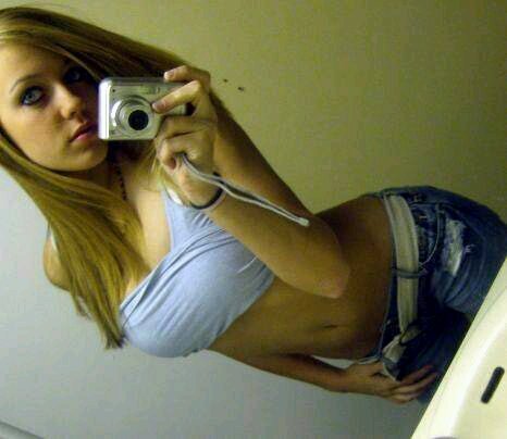 Safe_4_Work's profile picture. Wanna get your chick fix without worrying about being caught at work? Follow us :-) Kiks/SnapChats/MMS/GF's/Ex GF's