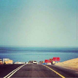 MAA076's profile picture. ‏ماخذ الدنيا سهاﻻت ووناسه ليش التعقيد والمشاكل على قولت المثل (اضحك للدنيا تضحك لك .. ابكي تبكي لوحدك)