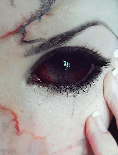 Insane. Suicida nivel 19. Borderline profesional. MF: 43. Don't eat, just vodka.