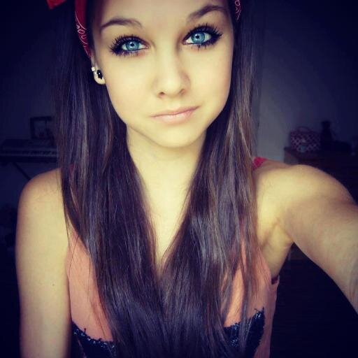 Manon, 17 ans, gameuse et fan du #PSG Follow moi pour en savoir plus ❤