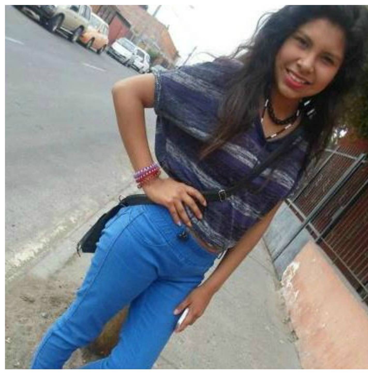 Hola me llamo alejandra me puedes decir ale.SIGUEME QUE YO TE SIGO