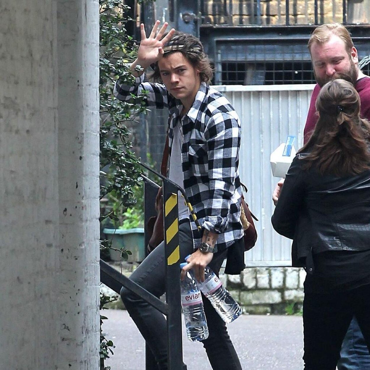 dumbflannelhary's profile picture. please please please follow @limpyscage thank you ily