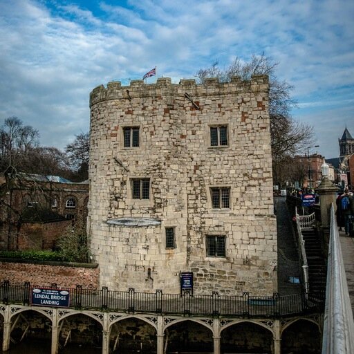 Built in 1299, Lendal Tower is now a luxurious 5 Star Gold Award Winning self-catering holiday let located in the very heart of the historic city of York
