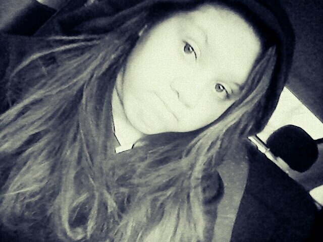 13 anos, muito fã da one direction♥♥beliber, directoner...