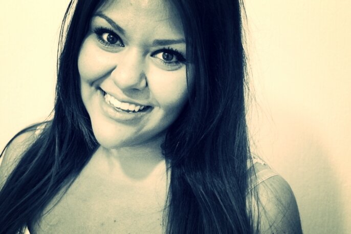 griss_flores's profile picture. Hablarle a Él, oírlo a Él, se trata de Dios/ Diseño, Reír, sonreír, tacos, nadar :D